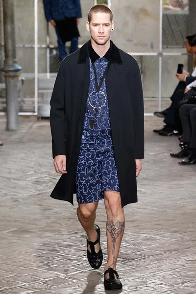 Look 25